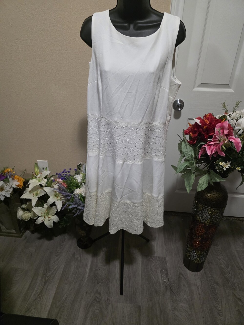 Kasper White Sleeveless Lace-Trim Midi Dress